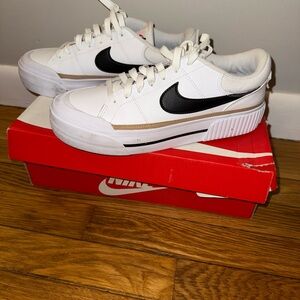 Nike Court Legacy